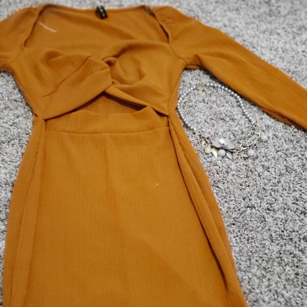 Dress - Picture 3 of 3